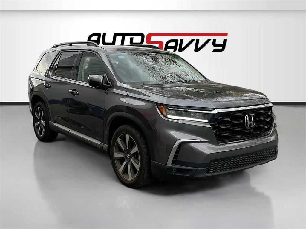 used 2025 Honda Pilot car, priced at $35,800