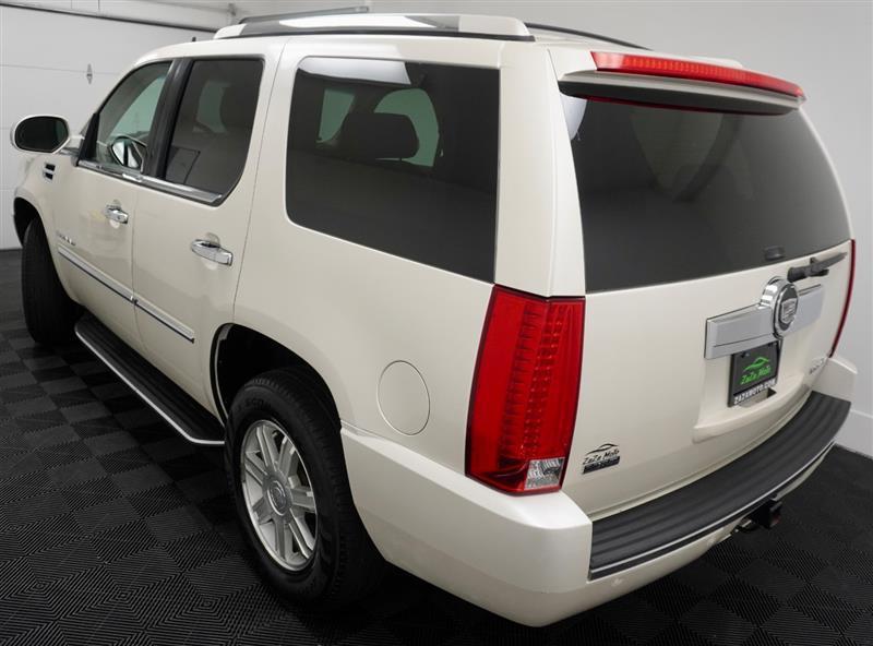 used 2009 Cadillac Escalade car, priced at $12,395