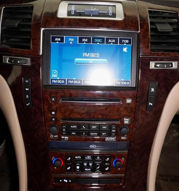 used 2009 Cadillac Escalade car, priced at $12,395