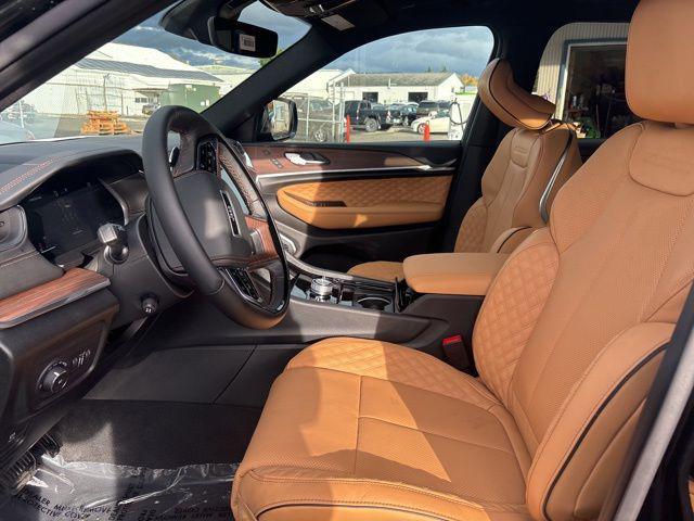 new 2025 Jeep Grand Cherokee car, priced at $58,900