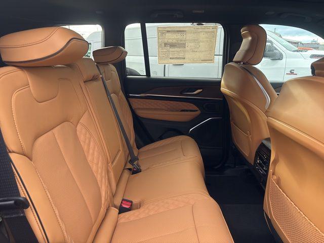 new 2025 Jeep Grand Cherokee car, priced at $58,900