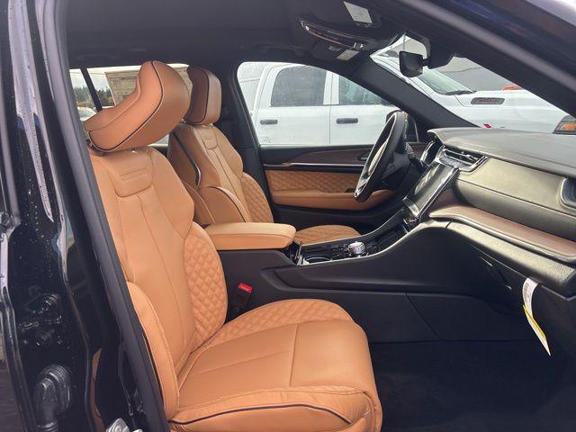 new 2025 Jeep Grand Cherokee car, priced at $58,900