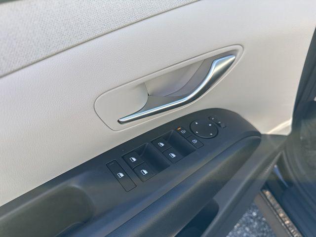 new 2026 Hyundai TUCSON Hybrid car, priced at $37,595