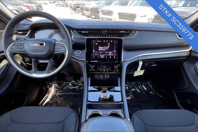 new 2025 Jeep Grand Cherokee car, priced at $35,780