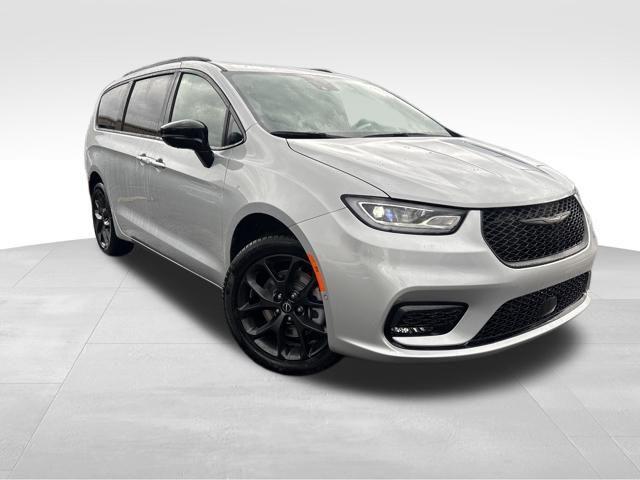 new 2026 Chrysler Pacifica car, priced at $48,955
