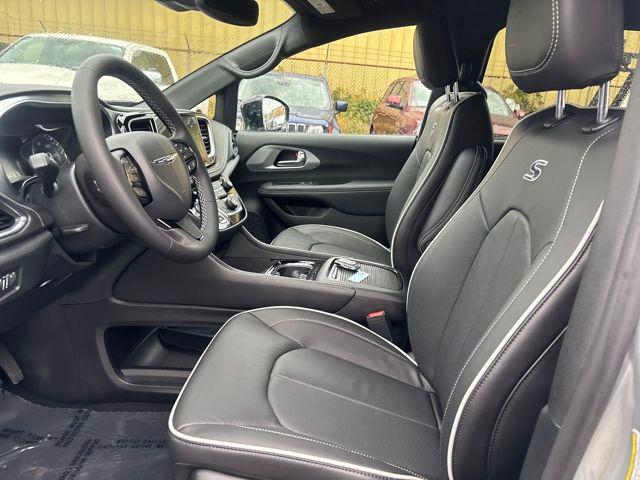 new 2026 Chrysler Pacifica car, priced at $48,955