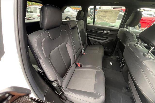 new 2025 Jeep Grand Cherokee car, priced at $35,250