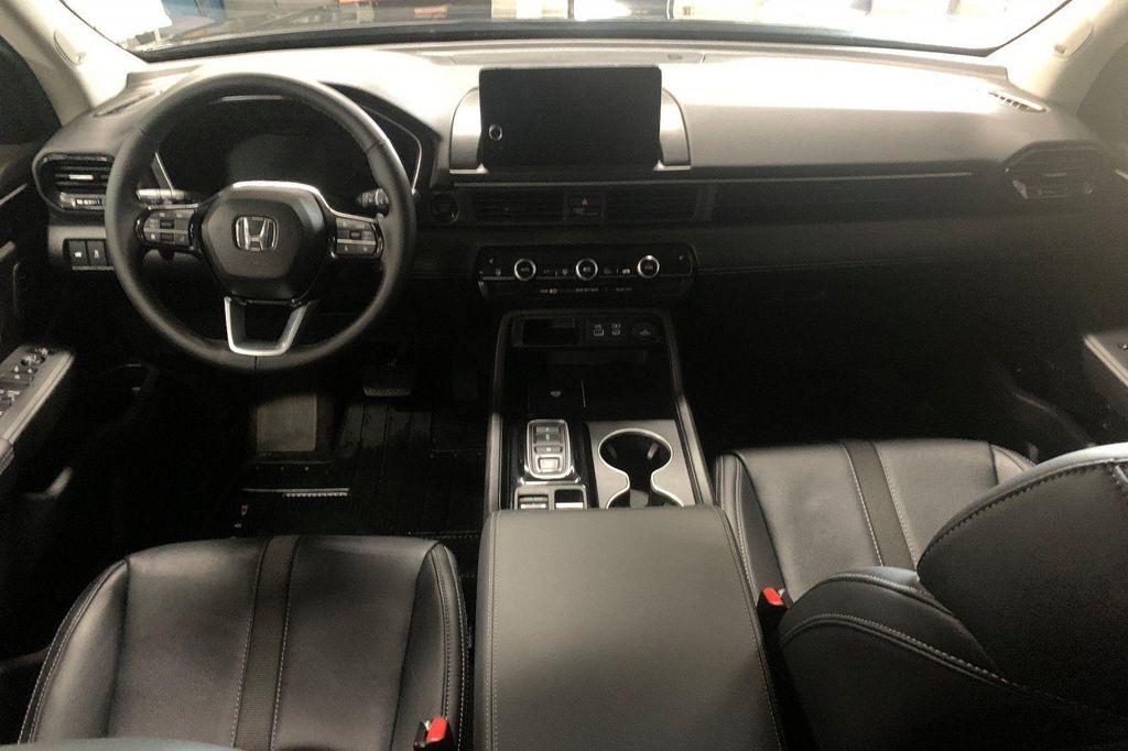used 2025 Honda Pilot car, priced at $45,938