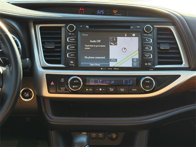 used 2018 Toyota Highlander car, priced at $24,414