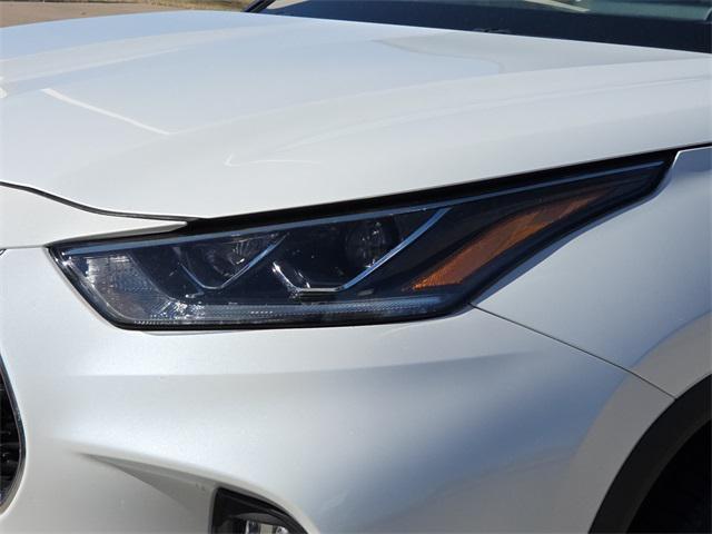 used 2022 Toyota Highlander Hybrid car, priced at $29,947