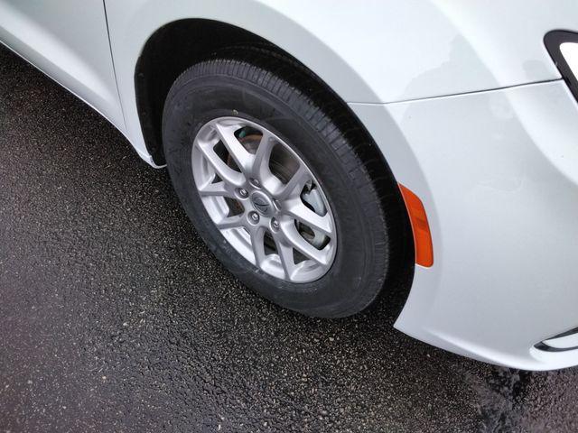 used 2024 Chrysler Pacifica car, priced at $26,994
