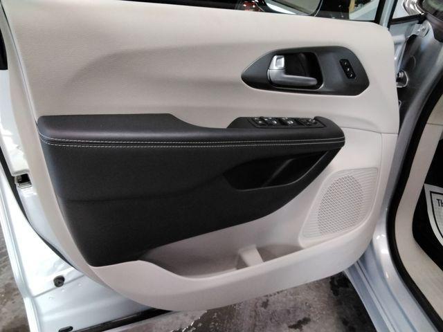 used 2024 Chrysler Pacifica car, priced at $28,484