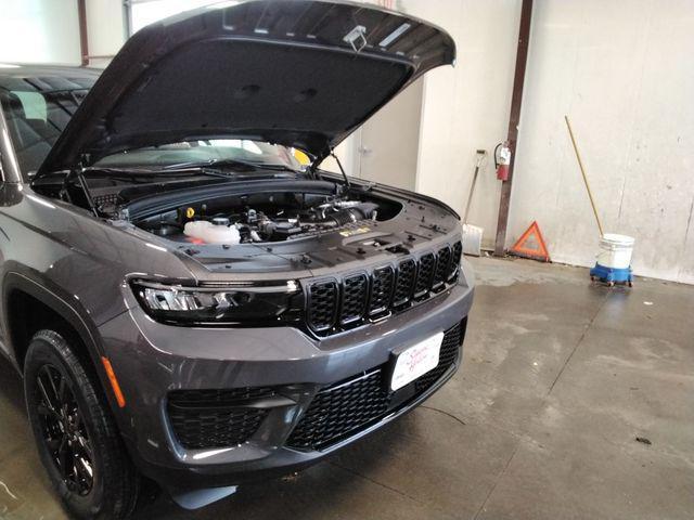 new 2025 Jeep Grand Cherokee car, priced at $46,850