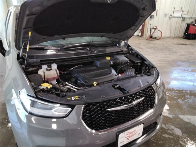 used 2025 Chrysler Pacifica car, priced at $29,985