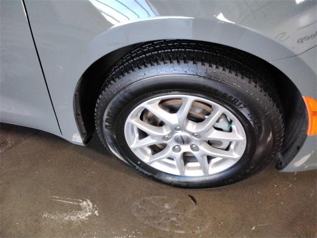 used 2025 Chrysler Pacifica car, priced at $29,985