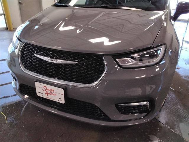used 2025 Chrysler Pacifica car, priced at $29,985