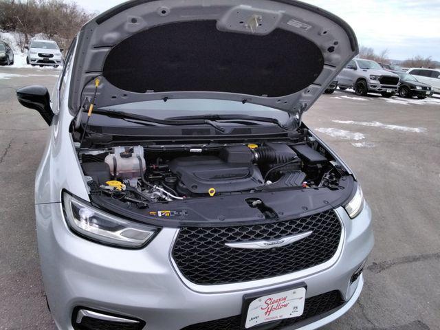used 2024 Chrysler Pacifica car, priced at $27,994