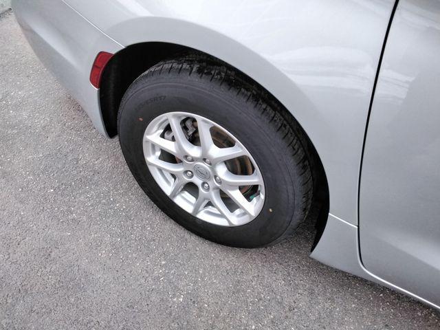 used 2024 Chrysler Pacifica car, priced at $27,994
