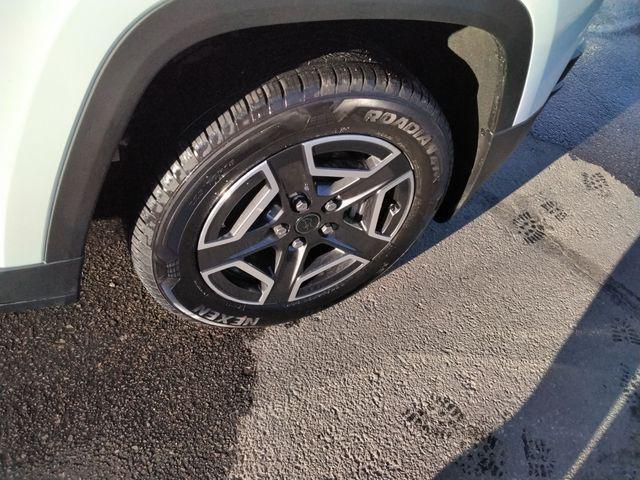 used 2026 Jeep Cherokee car, priced at $38,996