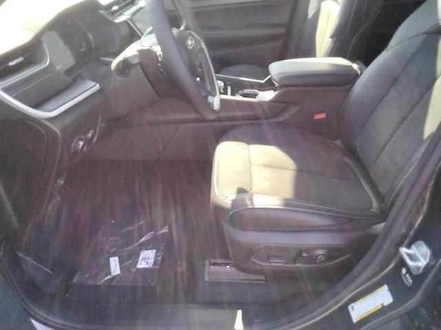 new 2025 Jeep Grand Cherokee car, priced at $46,000