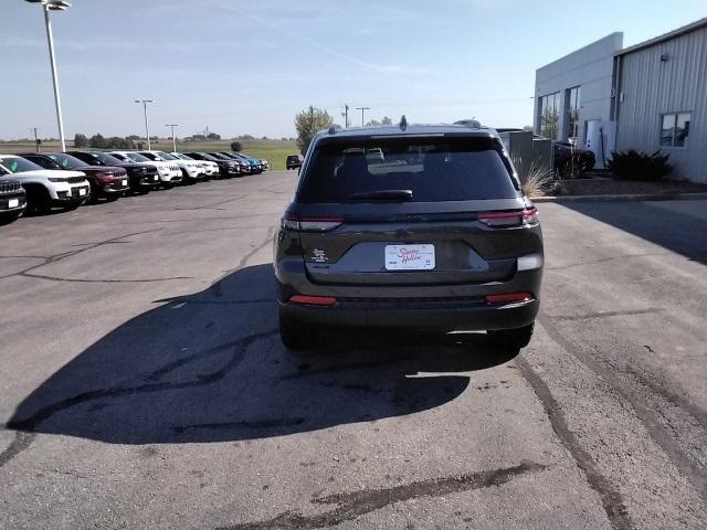 new 2025 Jeep Grand Cherokee car, priced at $46,000