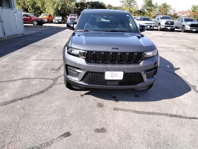 new 2025 Jeep Grand Cherokee car, priced at $46,000