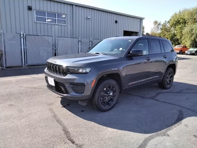 new 2025 Jeep Grand Cherokee car, priced at $46,000