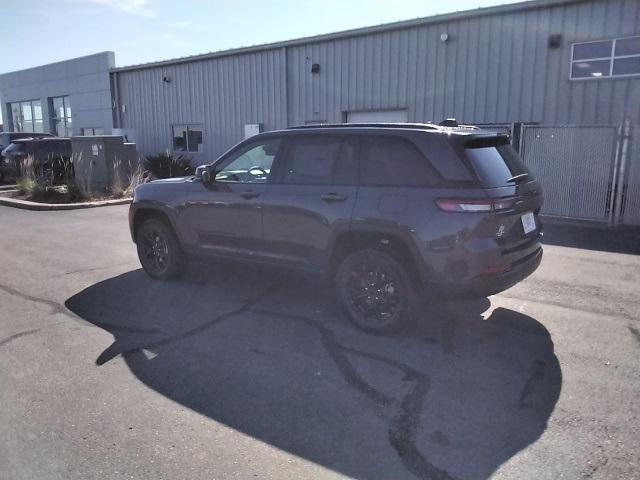 new 2025 Jeep Grand Cherokee car, priced at $46,000