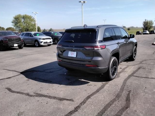 new 2025 Jeep Grand Cherokee car, priced at $46,000