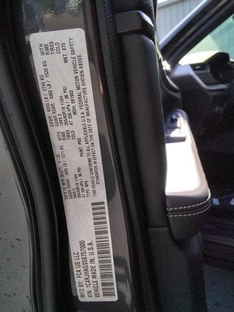 new 2025 Jeep Grand Cherokee car, priced at $46,000