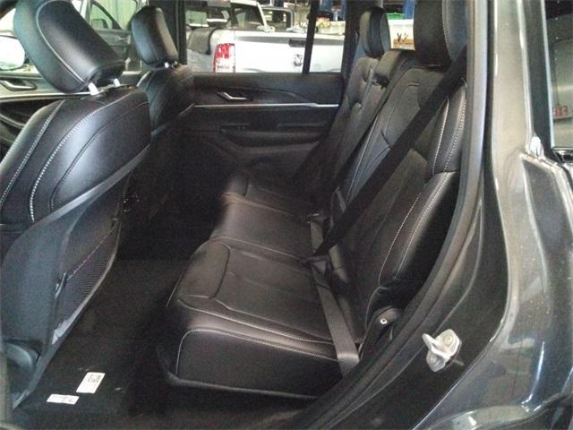 new 2025 Jeep Grand Cherokee car, priced at $47,137