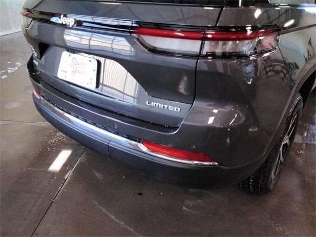 new 2025 Jeep Grand Cherokee car, priced at $47,137