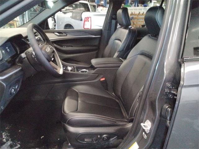 new 2025 Jeep Grand Cherokee car, priced at $47,137