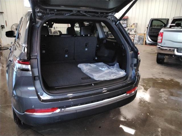new 2025 Jeep Grand Cherokee car, priced at $47,137