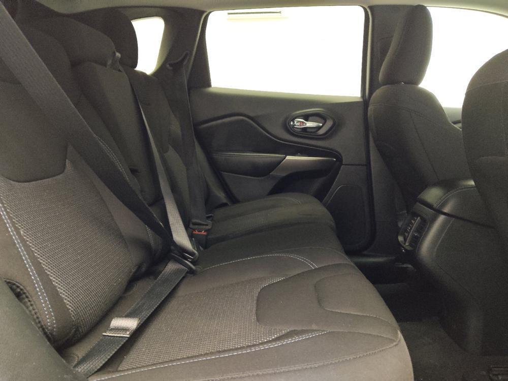 used 2020 Jeep Cherokee car, priced at $15,495