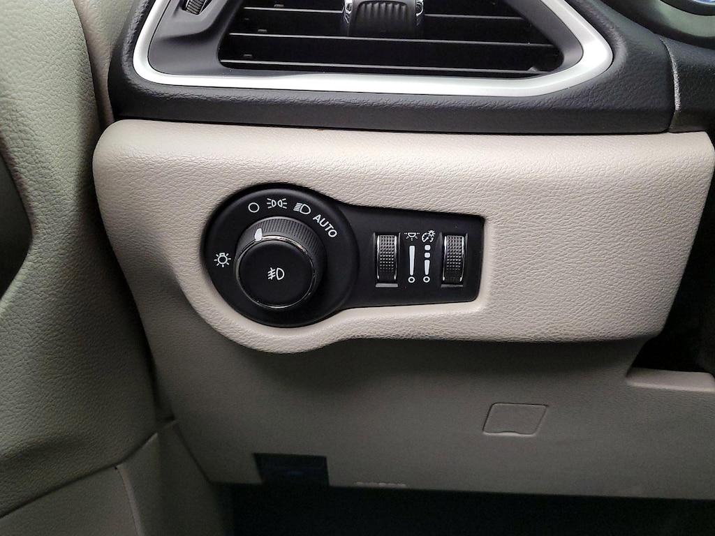 used 2023 Chrysler Pacifica car, priced at $24,998