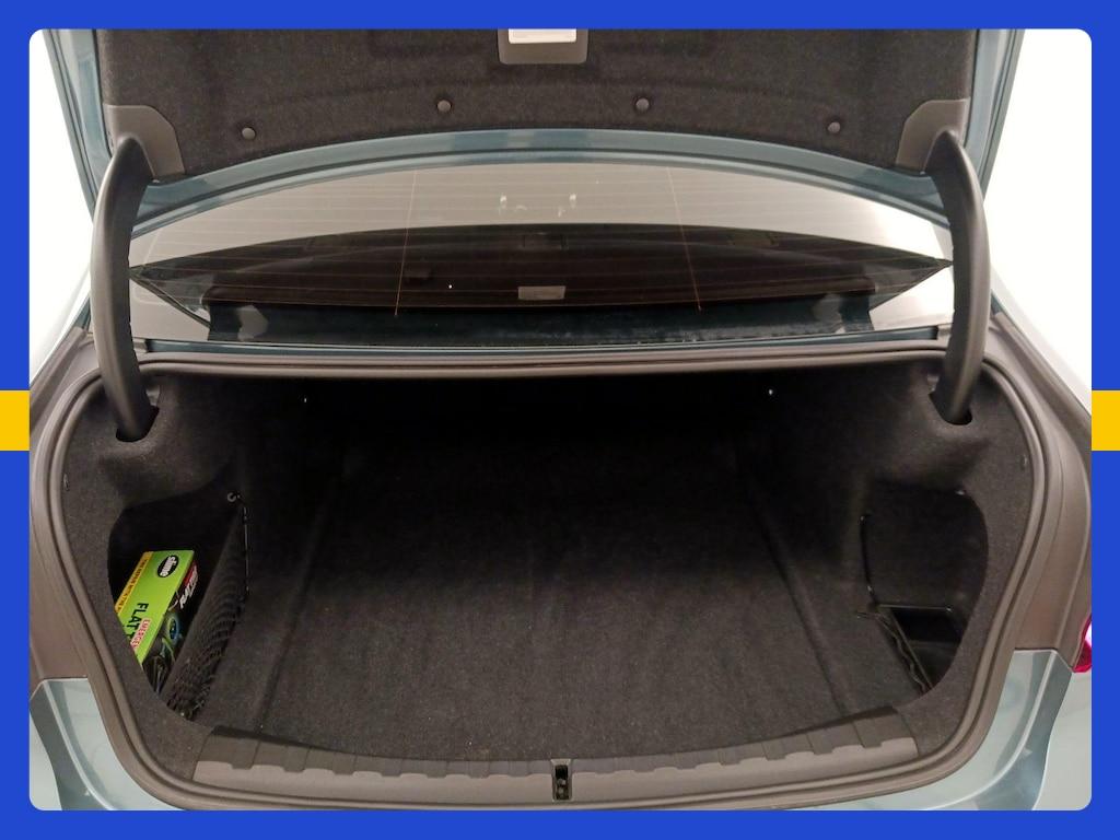 BMW 3 Series view 27