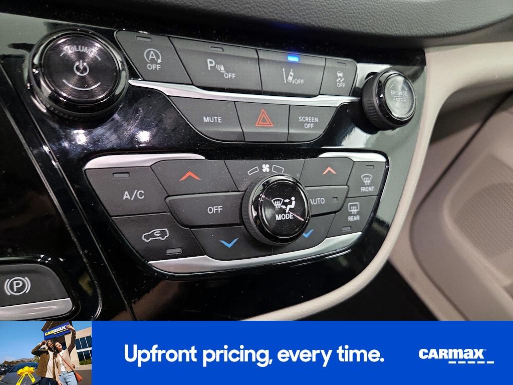 used 2024 Chrysler Pacifica car, priced at $23,998