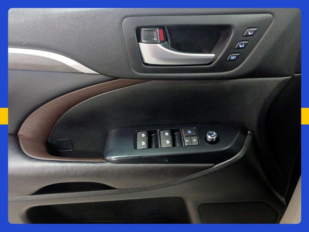 used 2017 Toyota Highlander car, priced at $27,998