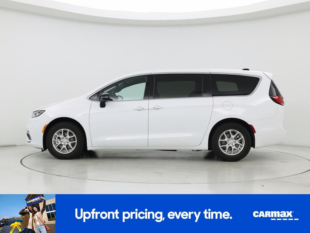 used 2026 Chrysler Pacifica car, priced at $36,998