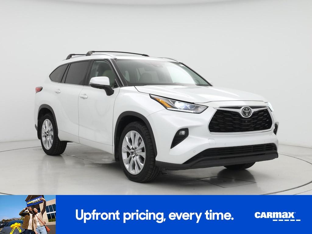 used 2022 Toyota Highlander car, priced at $34,998