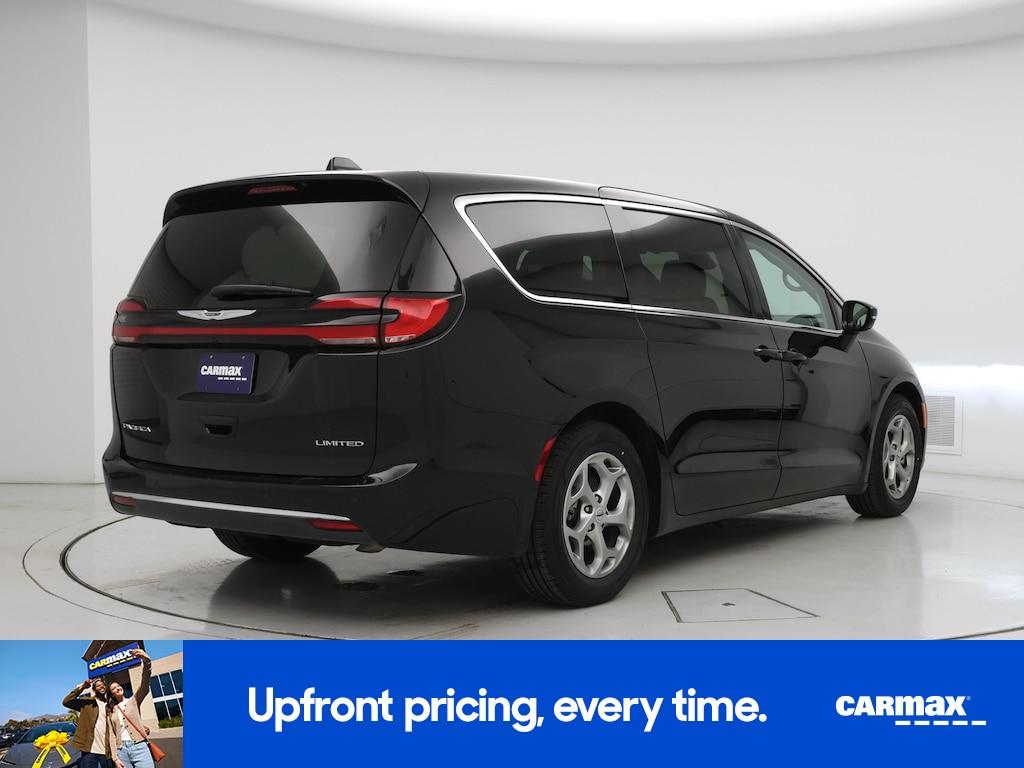 used 2024 Chrysler Pacifica car, priced at $30,998