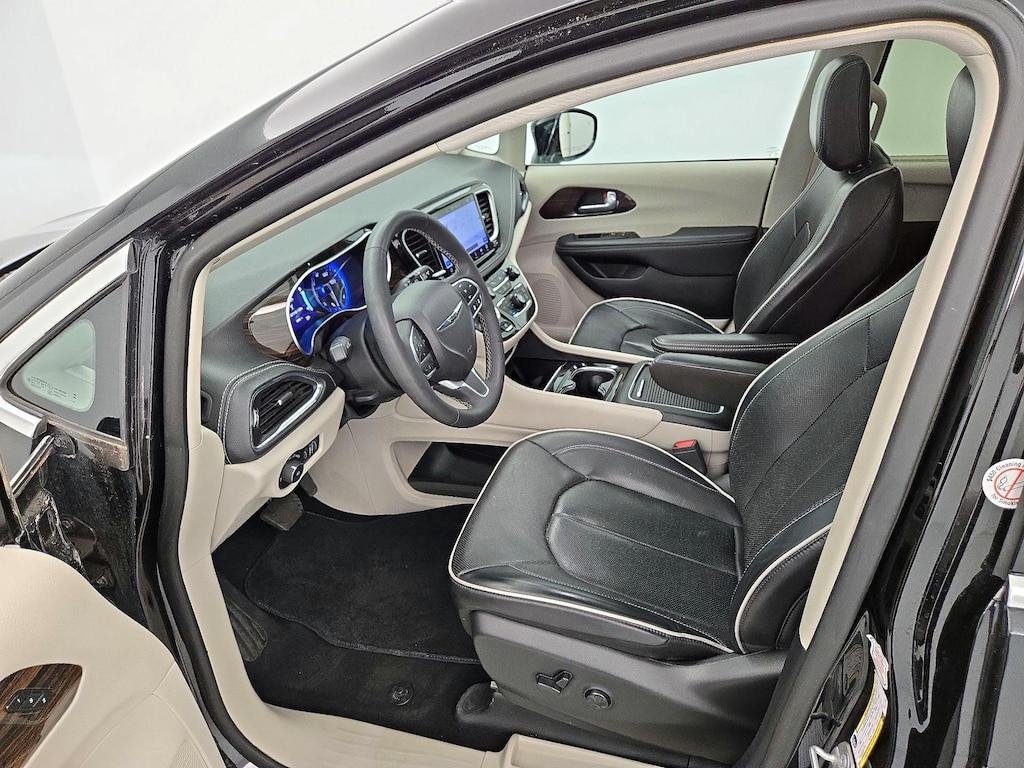 used 2024 Chrysler Pacifica car, priced at $30,998