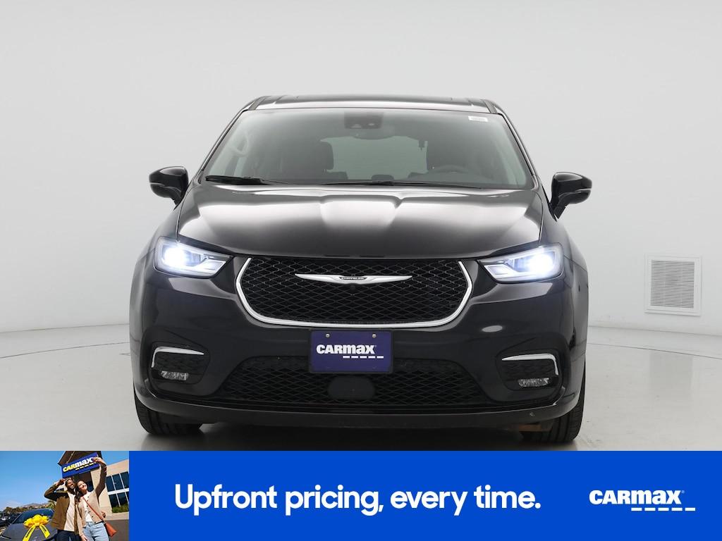 used 2024 Chrysler Pacifica car, priced at $30,998