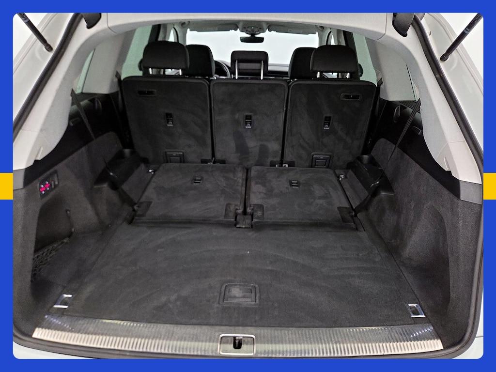 Audi Q7 view 29