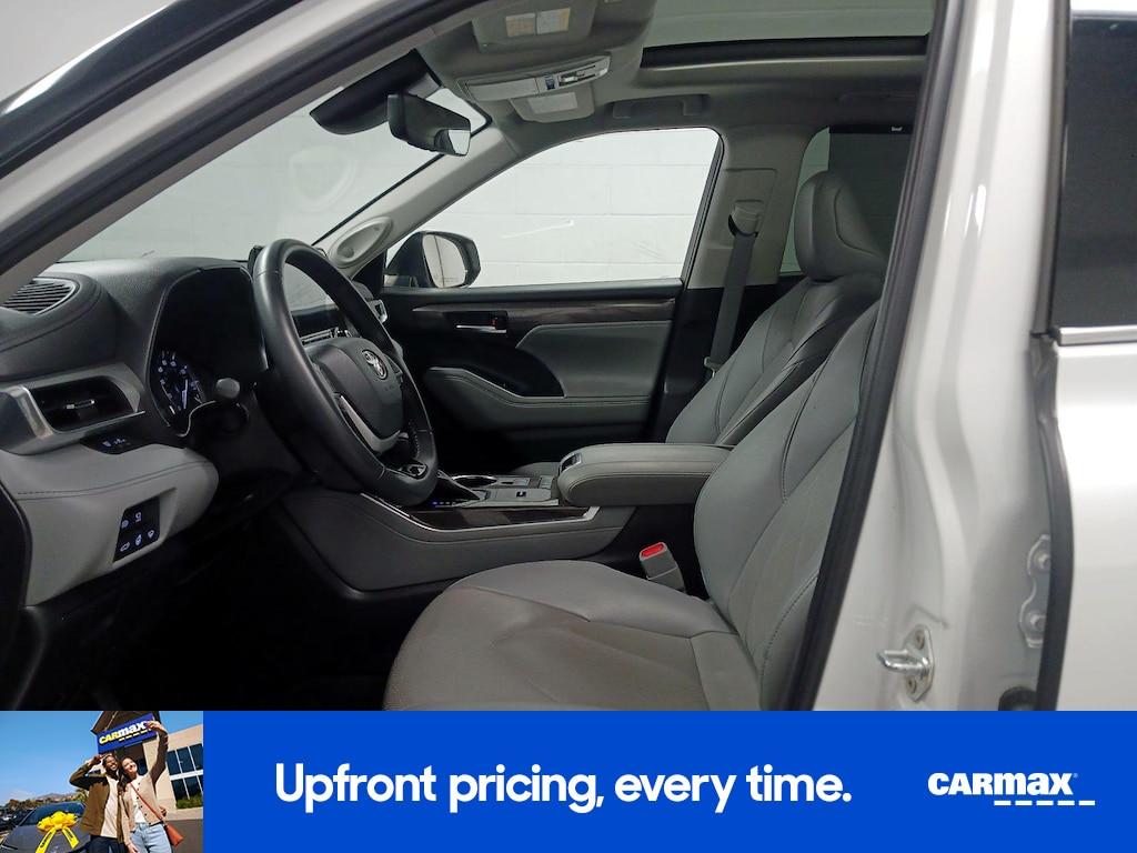 used 2022 Toyota Highlander car, priced at $42,998