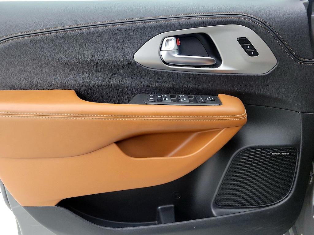 used 2024 Chrysler Pacifica car, priced at $41,998