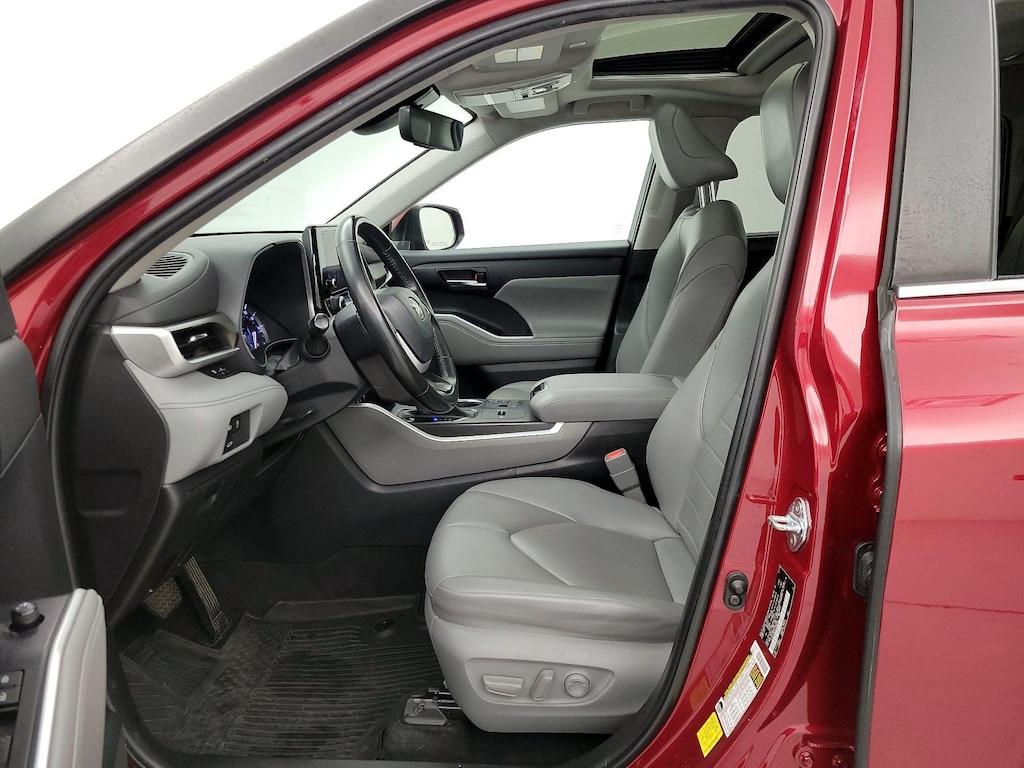used 2023 Toyota Highlander car, priced at $33,998