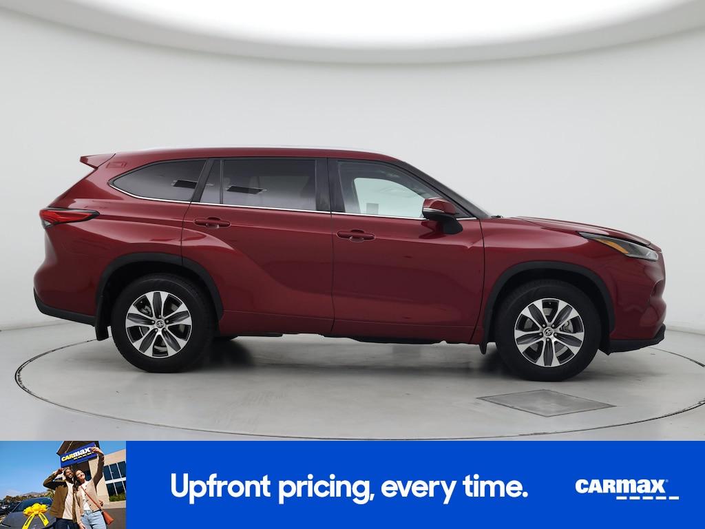 used 2023 Toyota Highlander car, priced at $33,998