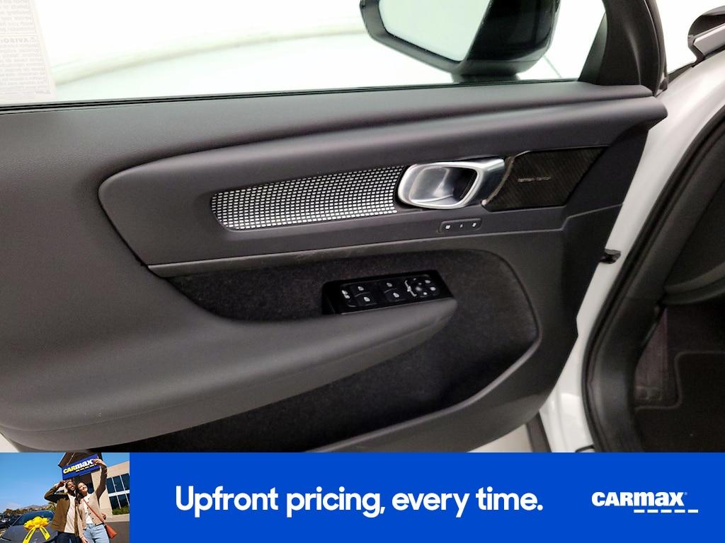 used 2021 Volvo XC40 car, priced at $20,998